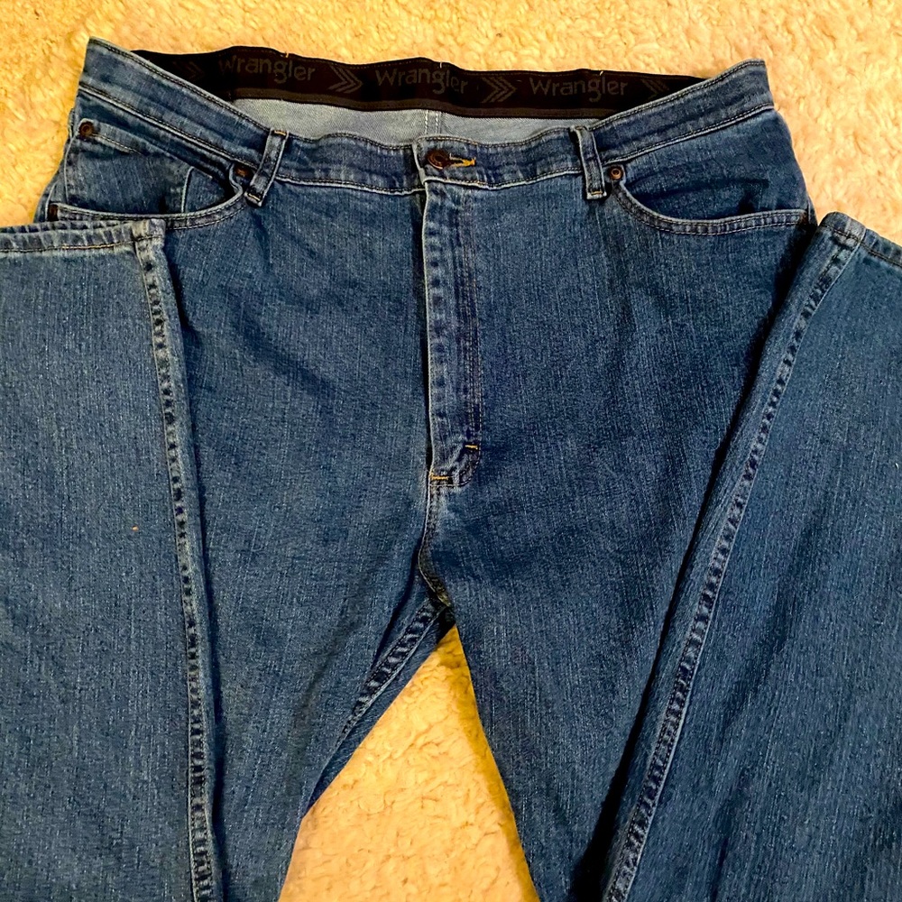 Mens Wrangler stretch comfort waist jeans. 40x30